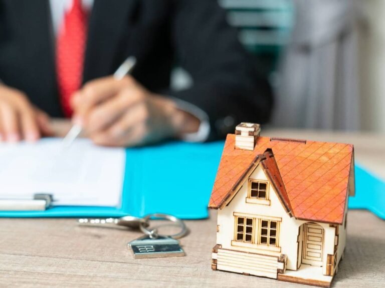 Mortgage Rates Dip After Weak Jobs Report: Should Buyers Act Now?
