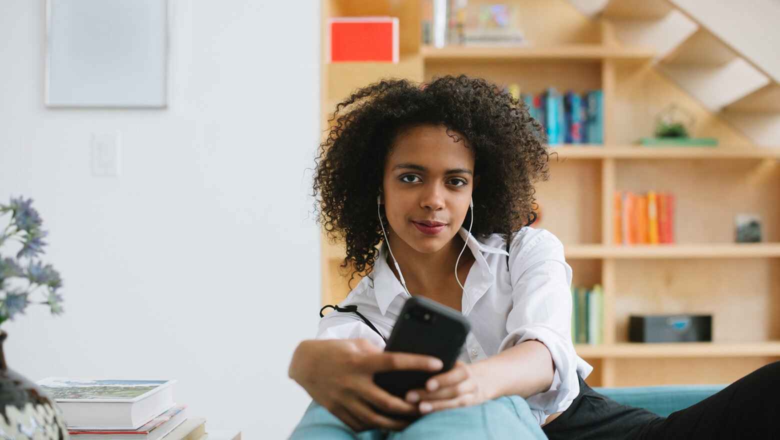 woman-phone_financial security | Beelinger financial security assets